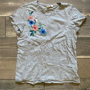 Gap || Floral Embroidered Tee